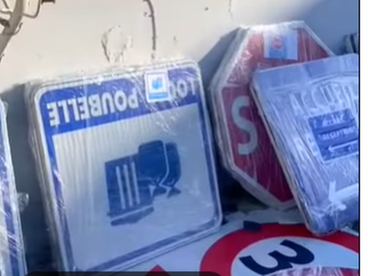 Panneaux de signalisation routière - Thiès