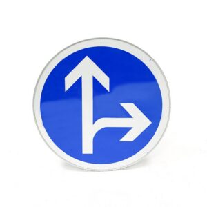 panneau-direction-obligatoire-tout-droit-senegal Direction obligatoires tout droit ou à droite