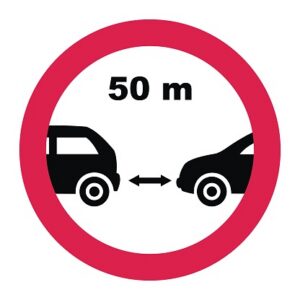 Panneau routier indiquant la distance minimale à maintenir entre véhicules.