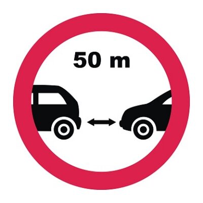 Panneau routier indiquant la distance minimale à maintenir entre véhicules.
